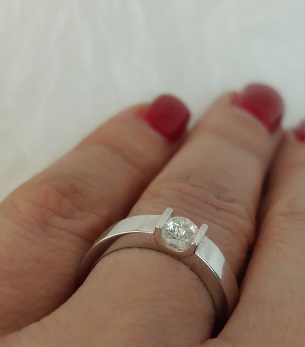 Продам золотое кольцо для помолвки