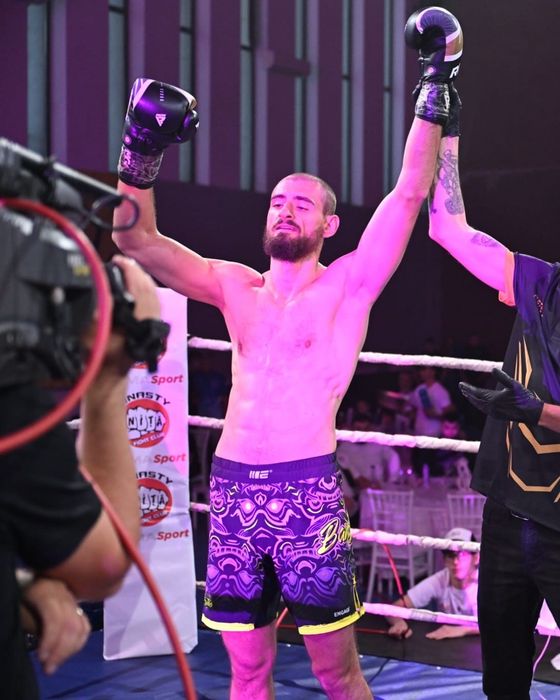 Antrenor lupte box kickbox autoaparare