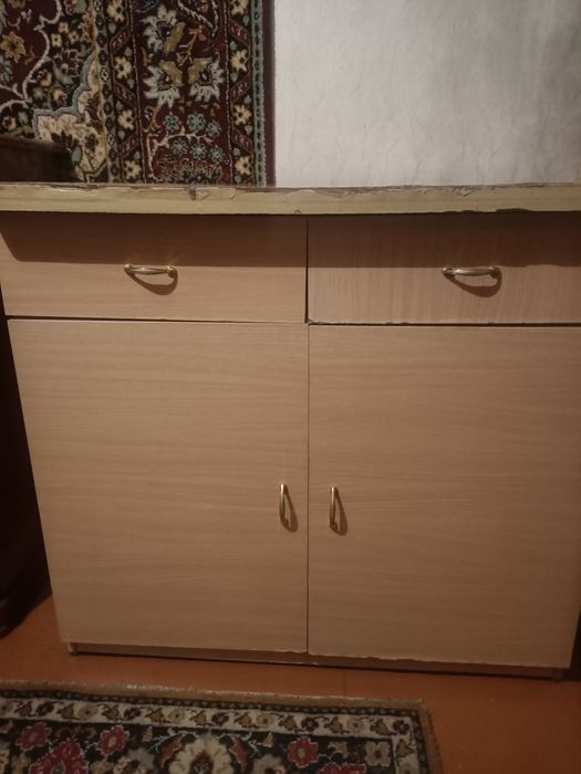 Продам кухонный стол тумбу