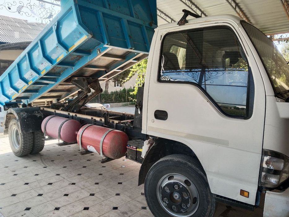 Isuzu samosval sotiladi