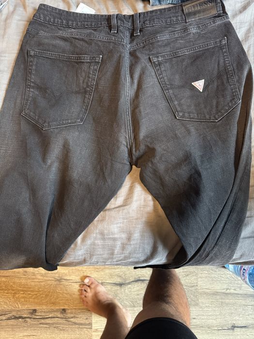 Дънки 2 чифта Guess и един Tommy Hilfiger