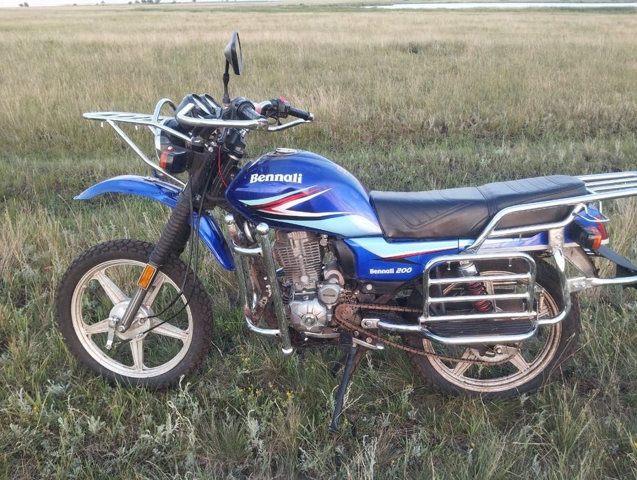 Мотоцикл Bennali200