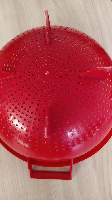 Удобная, глубокая посуда .