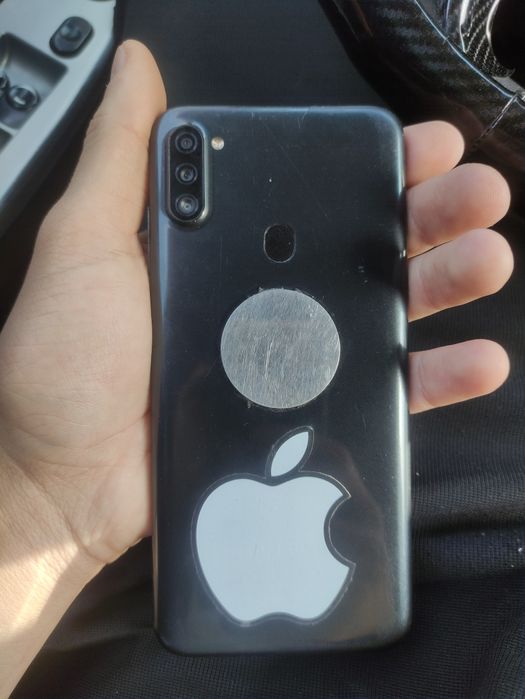 продается самсунг А11 в хорошем состоянии.