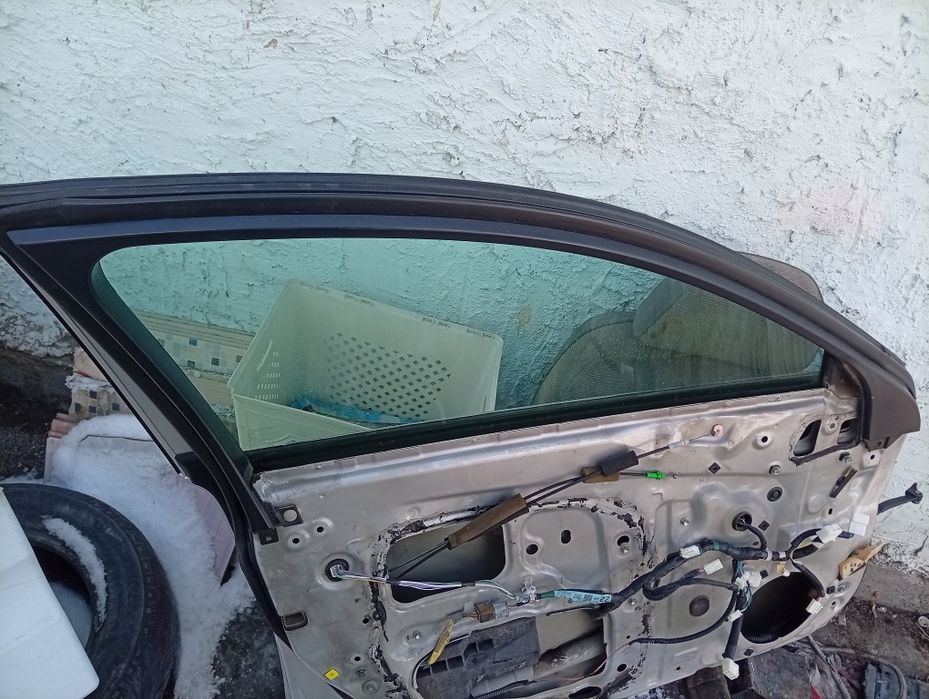 Продам двери от Lexus is 250