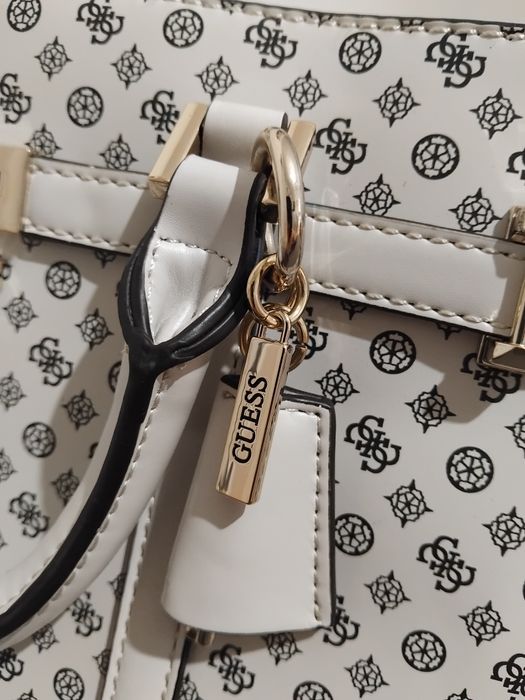 Дамска чанта Guess