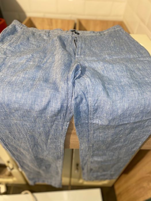 Pantaloni in barbati mărime 44