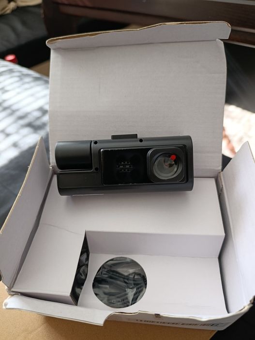 Двойна камера за автомобил