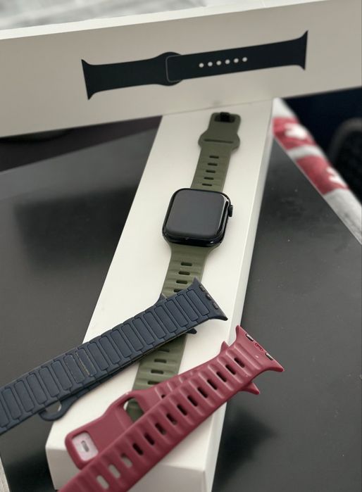 Apple Watch Series 7 45mm Midnight – Ecran mare / Funcționează perfect