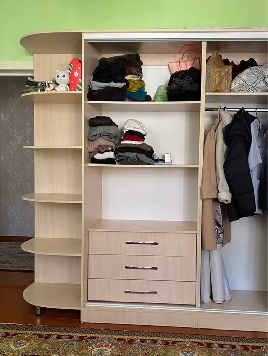 Продам вместительный шкаф-купе