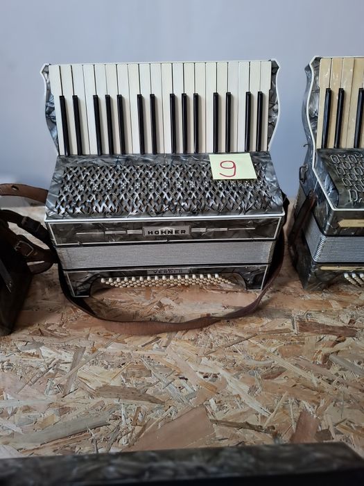 Vând acordeon marca Hohner