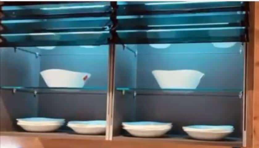 Шкаф с електрическо отваряне – алуминий и закалено стъкло