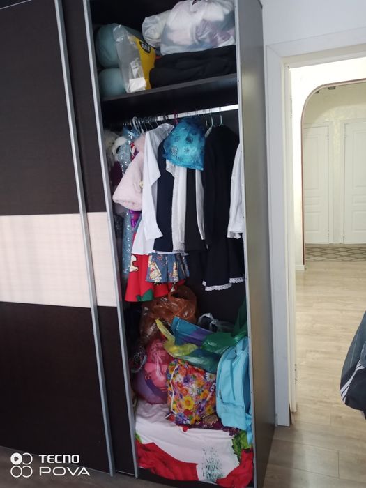 Шкаф купе большой.