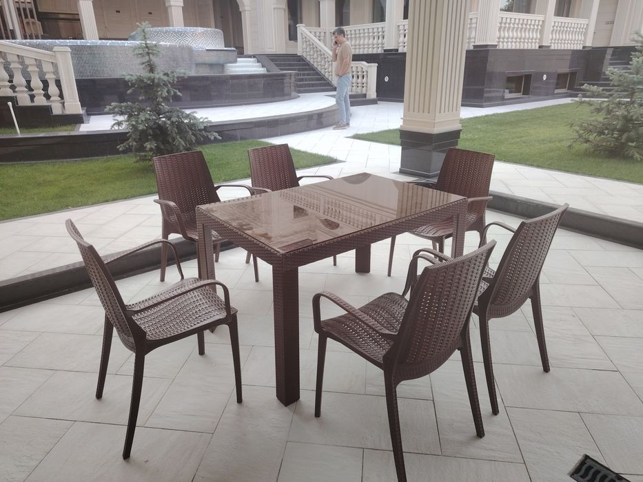 Plastmassa stol stul. Пластиковые столы и стулья для кафе