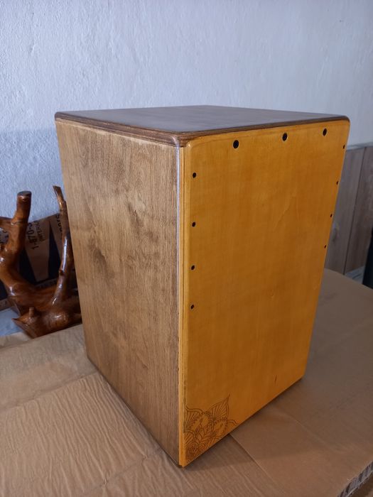 Кахон, ръчно изработен