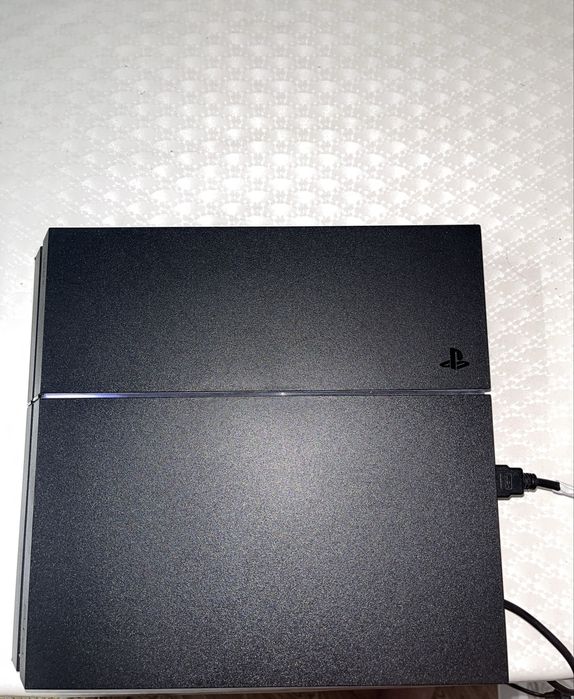 Продам PS4 fat 500гб без торга