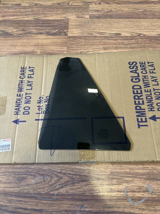 Стекло форточка заднее левое