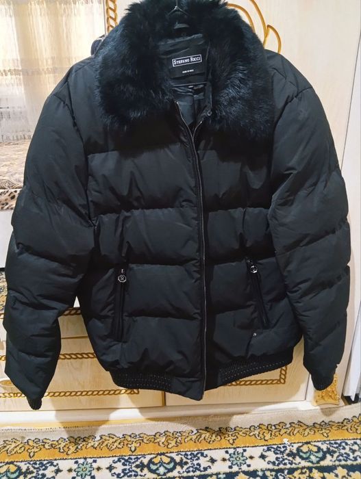 Мужское куртка сотилади.