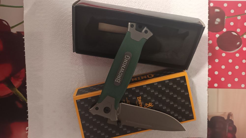 Vând briceag browning