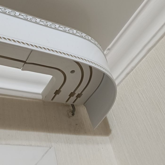 Карниз 330 см 2500