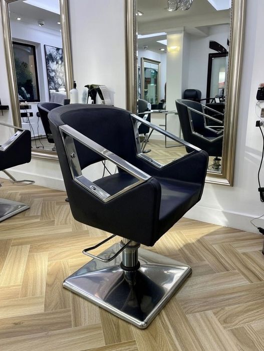 Продаю крутые парикмахерские кресла