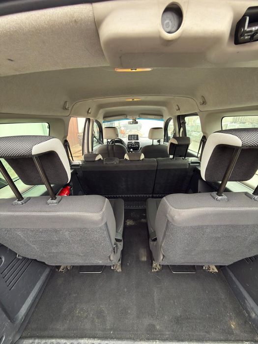 Renault kangoo 1,5 dci diesel 90 cp 7 locuri