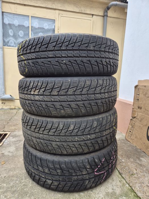 Vând anvelope de iarna NOKIAN 215/65/R17
