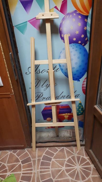 Продам мольберт деревянный