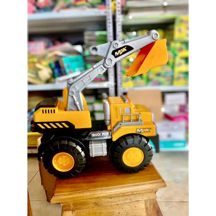 Камион Строителен багер - град на супермощни камиони