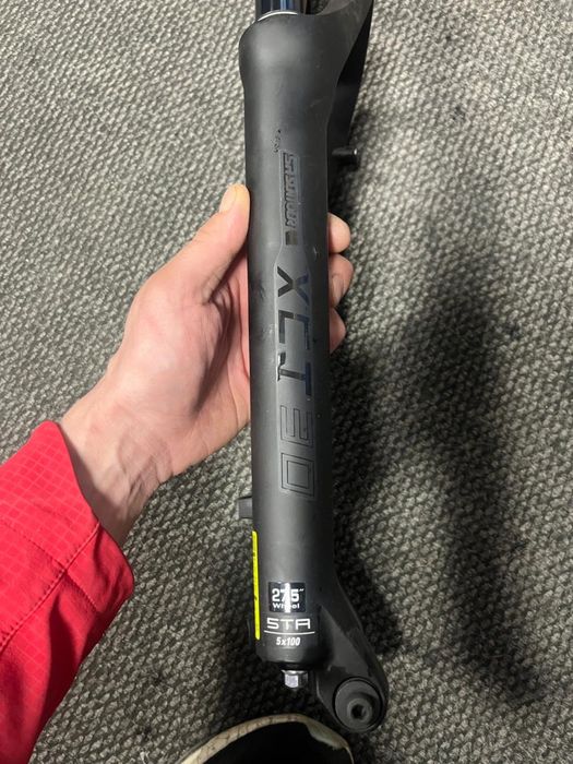 Вилка для велосипеда Suntour XCT30 27.5B