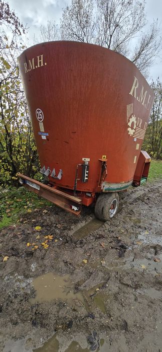 Remorca tehnologica furajare animale vaci  kuhn  RNH 12 mc