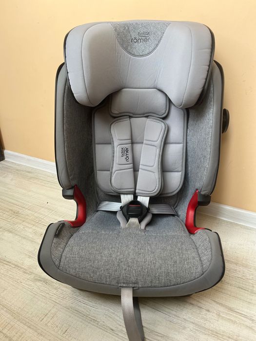 Детско столче за кола Britax Romer Advansafix IV R Grey Marble КАТО НОВО (изпрано и дезинфекцирано) - от 9 до 36 кг с ISOFIX + подарък!