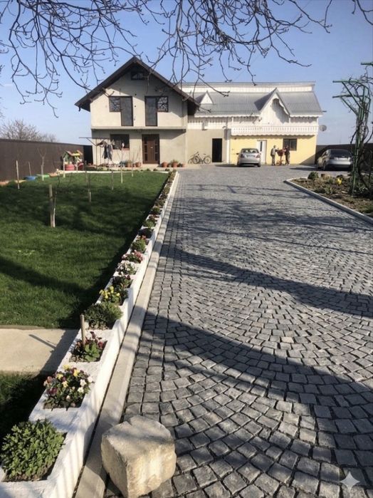 Vand si montez piatra cubica