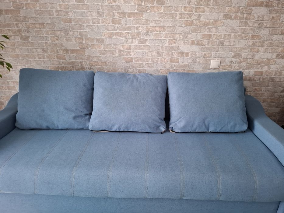 Vând canapea  dimensiunea 225/145