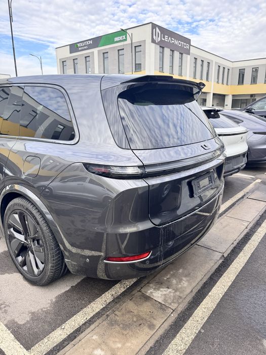 Lixiang L 9 pro srochna sotiladi