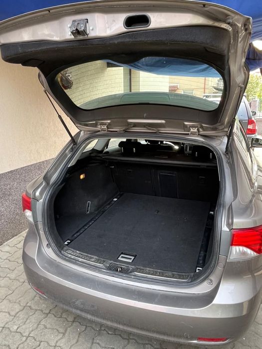 Vând Totoya Avensis