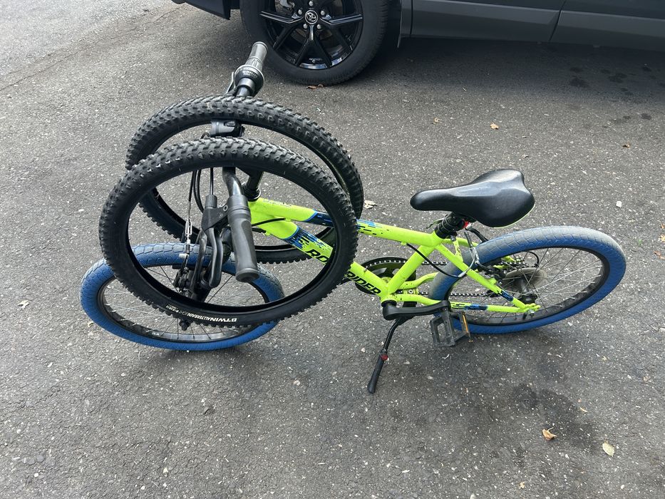 Bicicleta Rockrider ST500 roti 20”, cauciucuri albastre, stare f buna
