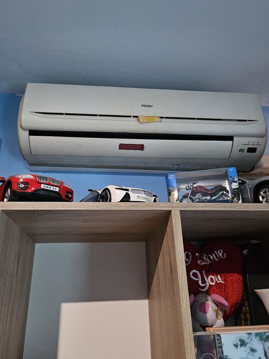 Продавам два работещи климатика за части