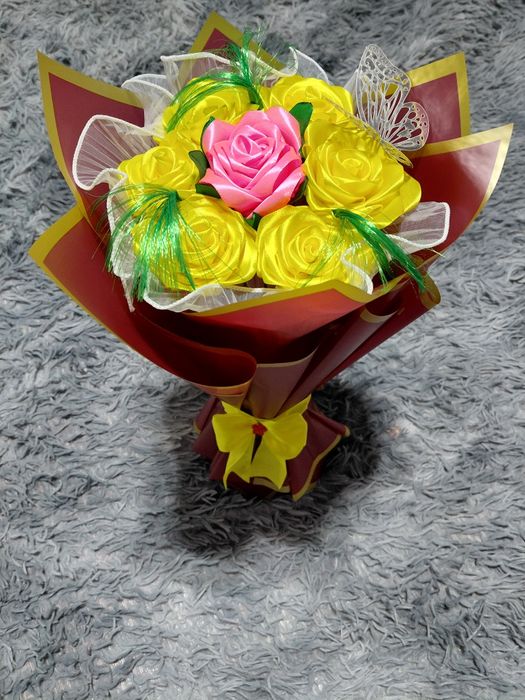 Buchet flori din satin