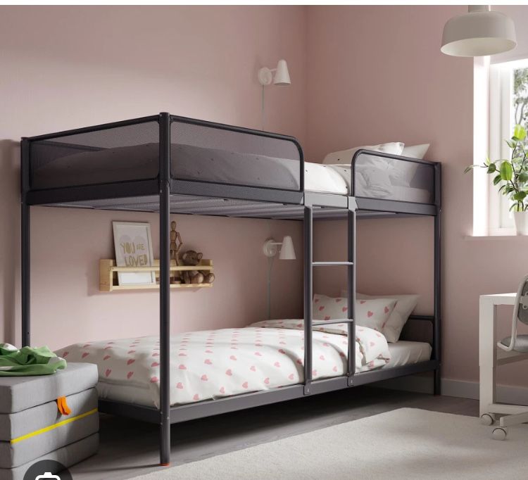 Подам кровать  двухяросная