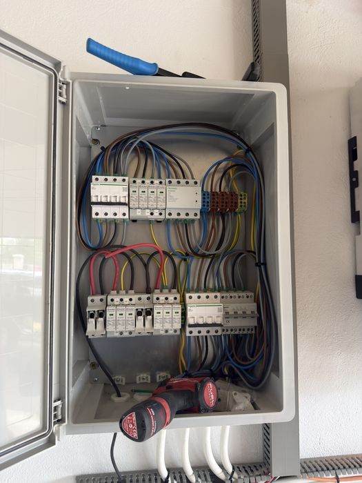 Electrician cu experienta