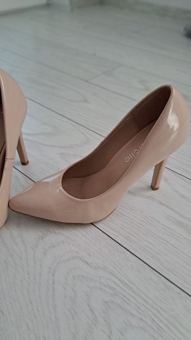 Pantofi stiletto
