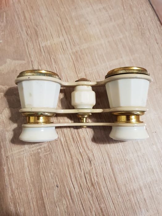 Vand schimb binoclu de operă teatru vechii vintage colectie