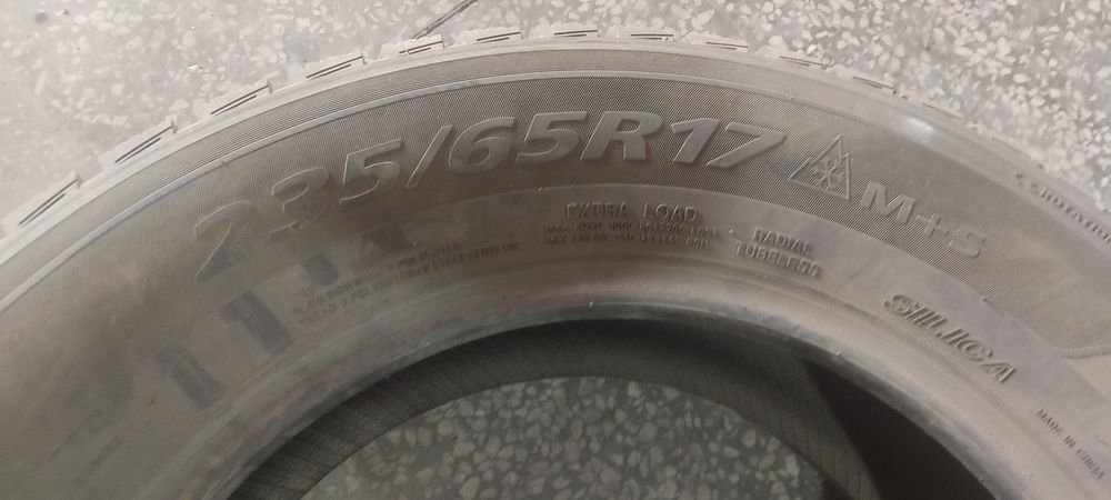 Продам шины 235/65/17
