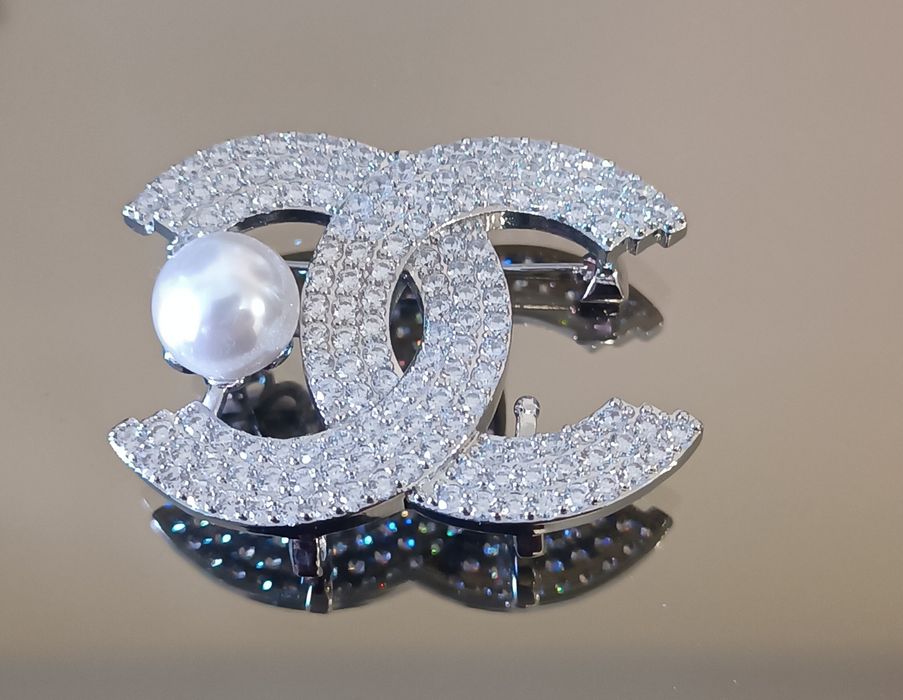 Стилни брошки топ модели