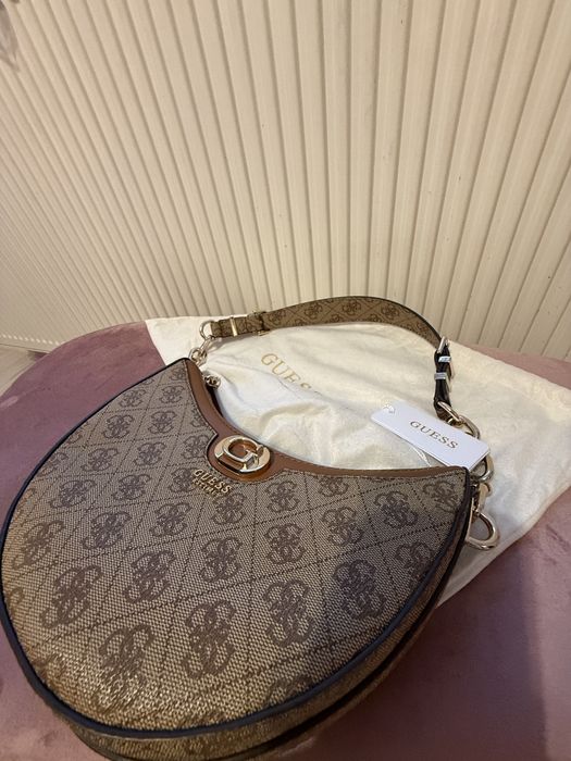 Чанта Guess кафява