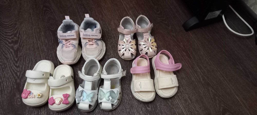 Кроссовки и сандалии по 1000 тг от 23р до 26