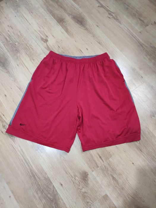 Pantaloni scurti Nike marimea XL