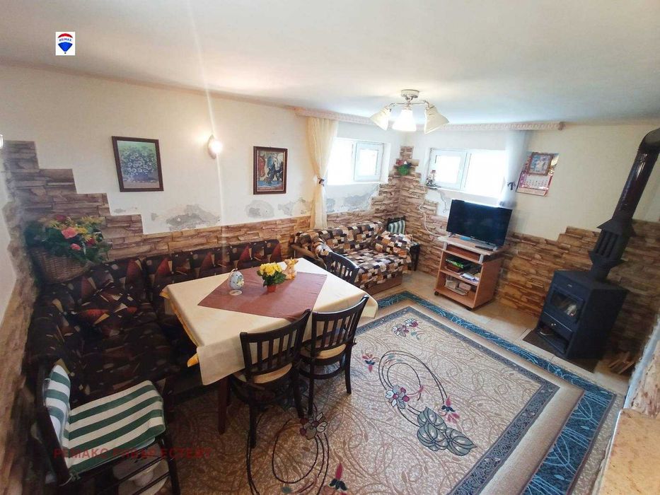 Къща на три етажа за продажба в гр. Мартен