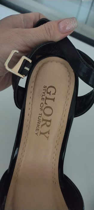 Женские босоножки